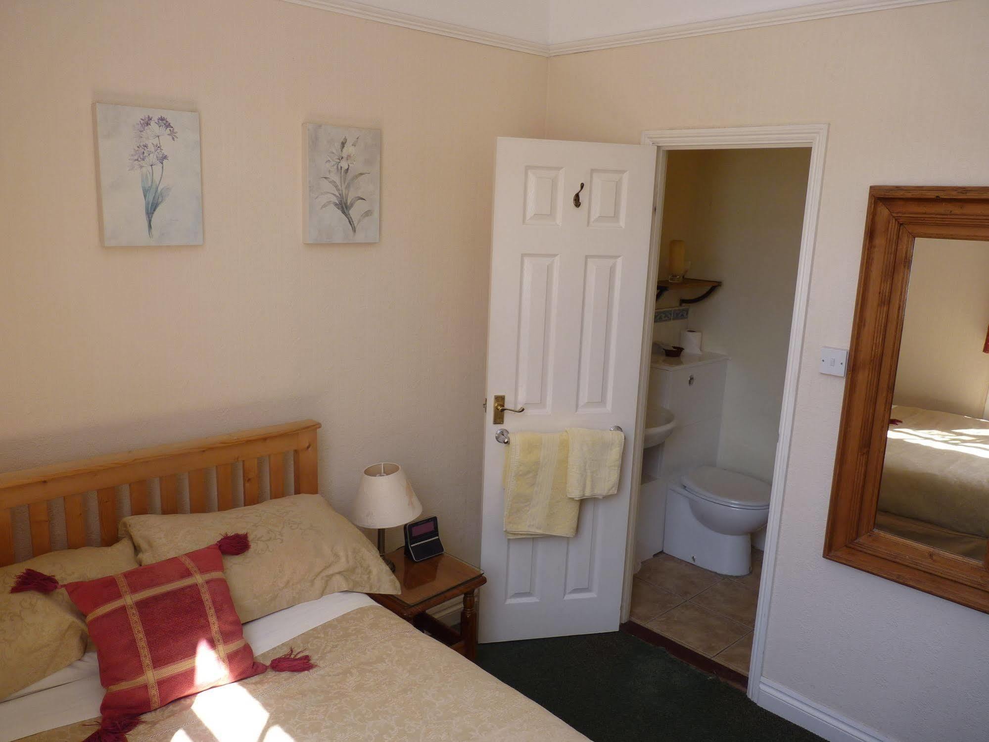 Newport Quay Bed & Breakfast Екстериор снимка